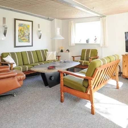 2 Bedroom Stunning In *