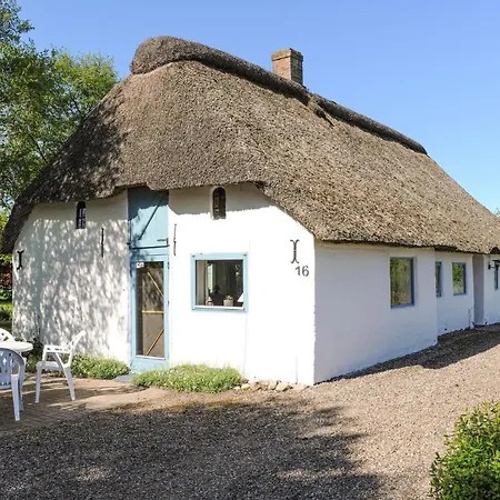 2 Bedroom Stunning In *