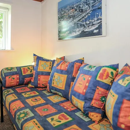 2 Bedroom Stunning In Ferienhaus Bredebro